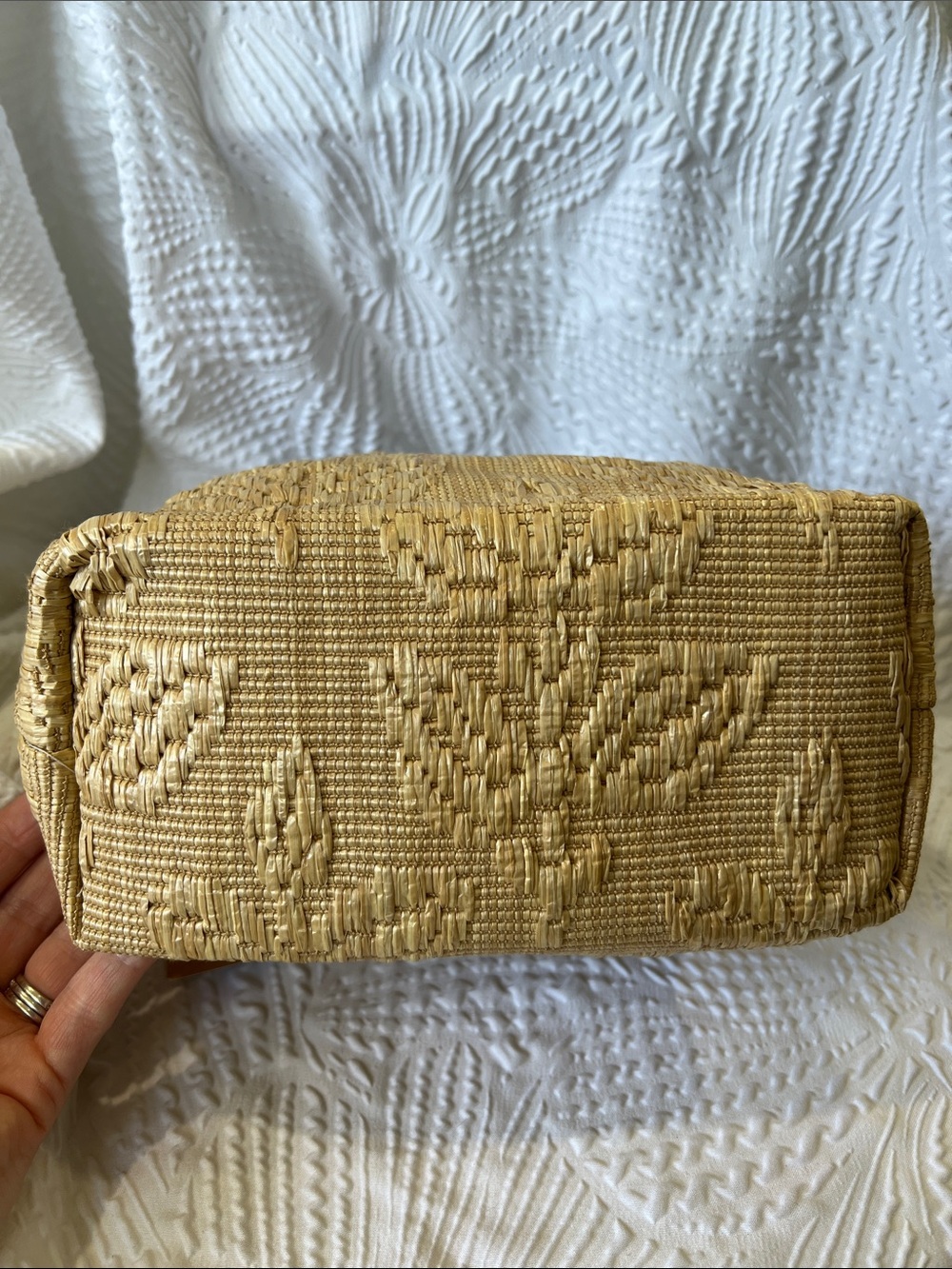 Tommy Bahama Woven Gold Metal bag with Metal Tassels Crossbody - Picture 4 of 5